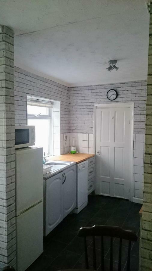 Hill Breeze House 호텔 머티르티드필 외부 사진
